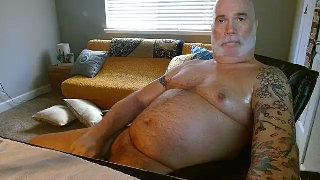 Snapshot of musclebearnips chatting on March 16, 1:17 am musclebearnips online show from March 16, 1:17 am