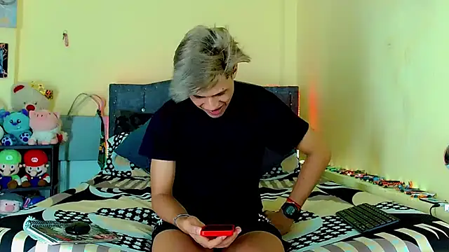 Liamscott  online show from April 23, 10:34 pm