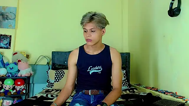 Liamscott  online show from April 24, 11:18 pm