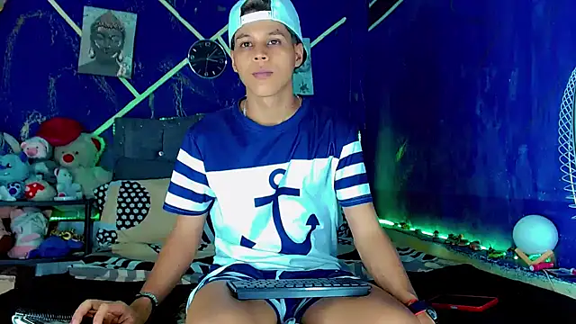 Liamscott  online show from June 13, 8:07 pm