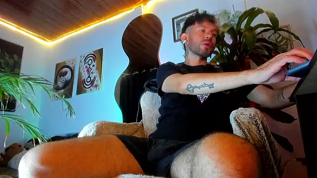 LatinMilk  online show from April 26, 1:58 am