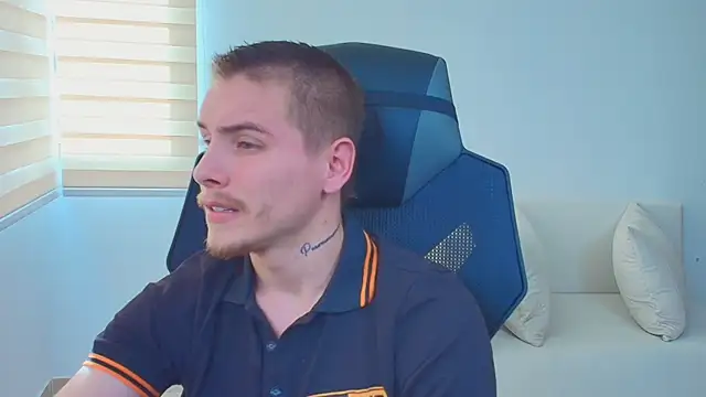 JordanThompson  online show from October 26, 9:39 pm