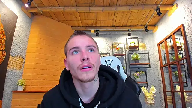 JordanThompson  online show from October 25, 11:56 am