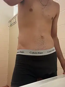 h0rnyguy001 online show from April 26, 3:15 am