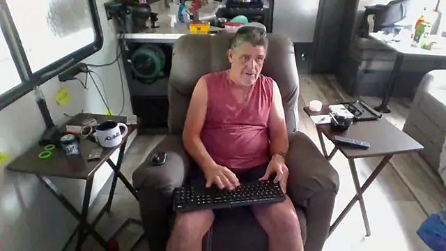 lateniter online show from April 26, 1:52 pm