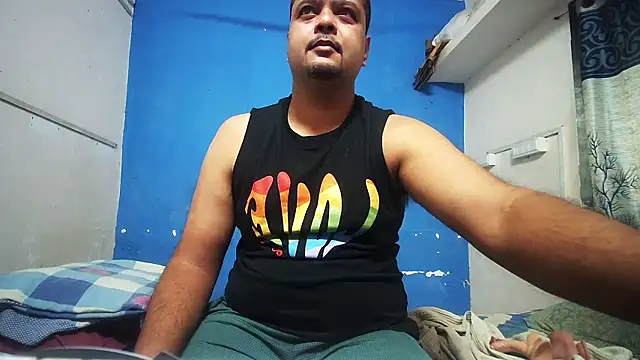 Snapshot of dirtybearr chatting on February 3, 4:25 am dirtybearr online show from February 3, 4:25 am