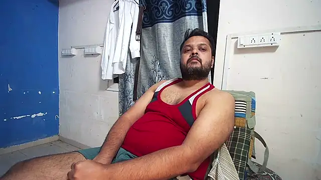 Snapshot of dirtybearr chatting on March 5, 6:12 pm dirtybearr online show from March 5, 6:12 pm