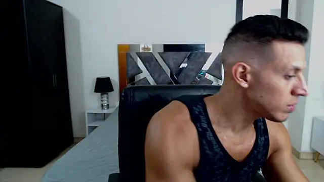 Snapshot of Frank_heaven01 chatting on January 10, 1:42 am Frank heaven01 online show from January 10, 1:42 am