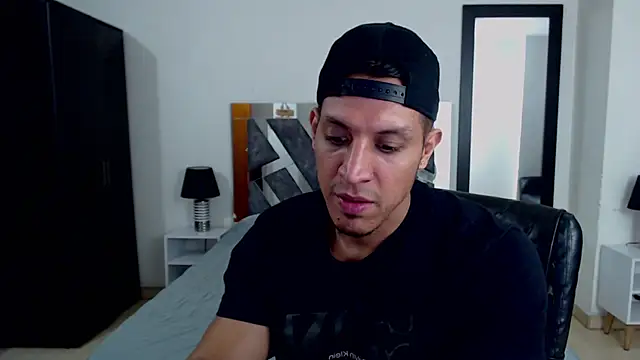 Snapshot of Frank_heaven01 chatting on February 15, 9:06 pm Frank heaven01 online show from February 15, 9:06 pm