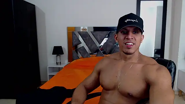 Snapshot of Frank_heaven01 chatting on February 10, 1:57 am Frank heaven01 online show from February 10, 1:57 am