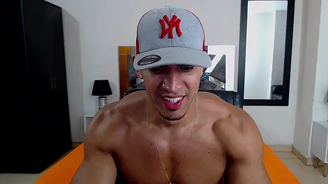 Snapshot of Frank_heaven01 chatting on January 28, 3:25 am Frank heaven01 online show from January 28, 3:25 am