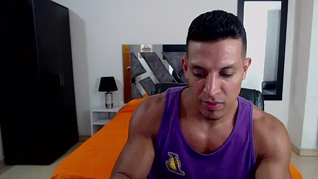 Snapshot of Frank_heaven01 chatting on December 11, 12:35 am Frank heaven01 online show from December 11, 12:35 am
