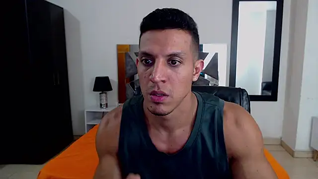 Snapshot of Frank_heaven01 chatting on December 3, 2:01 am Frank heaven01 online show from December 3, 2:01 am