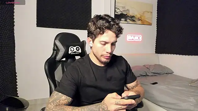 LucianSinclair online show from January 8, 2:50 am