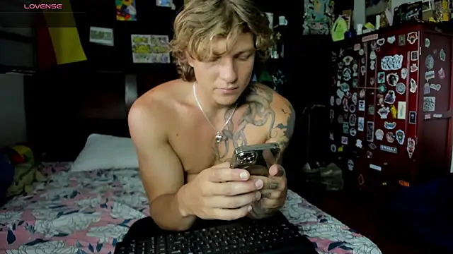 Snapshot of Tom_Krakow chatting on October 1, 9:08 pm Tom Krakow online show from October 1, 9:08 pm