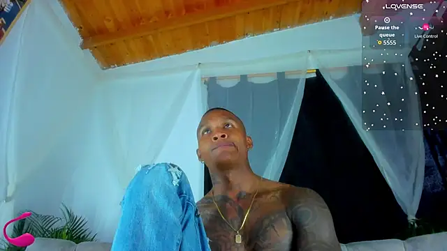 Snapshot of esteveen_ortegas_ chatting on October 7, 10:36 pm esteveen ortegas online show from October 7, 10:36 pm