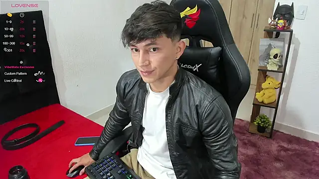 Snapshot of jacques_cardiet chatting on December 17, 2:44 pm jacques cardiet online show from December 17, 2:44 pm