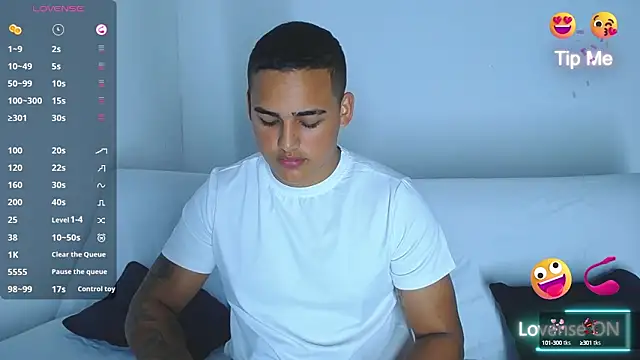 Latino Junge online show from January 9, 1:35 pm