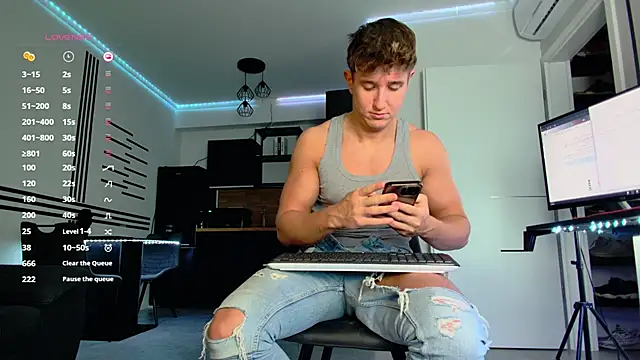 Snapshot of ChristianLevine_ chatting on March 21, 1:24 am ChristianLevine online show from March 21, 1:24 am