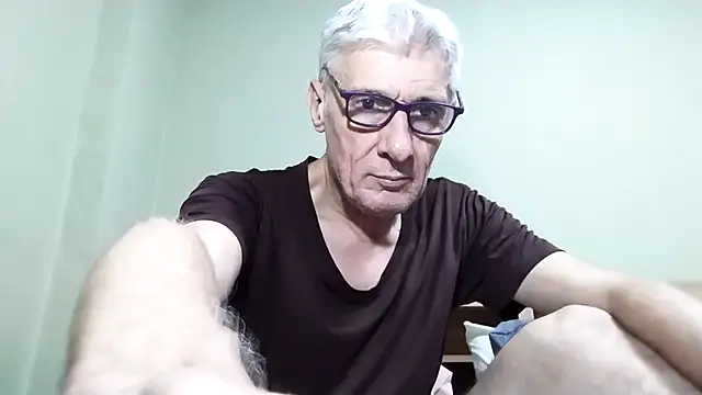 Snapshot of BIGUNCUTHARDCOCK chatting on October 24, 10:17 am BIGUNCUTHARDCOCK online show from October 24, 10:17 am