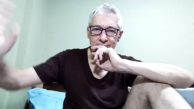 Snapshot of BIGUNCUTHARDCOCK chatting on October 18, 7:02 am BIGUNCUTHARDCOCK online show from October 18, 7:02 am