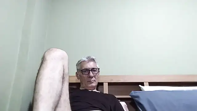 Snapshot of BIGUNCUTHARDCOCK chatting on October 17, 7:01 am BIGUNCUTHARDCOCK online show from October 17, 7:01 am