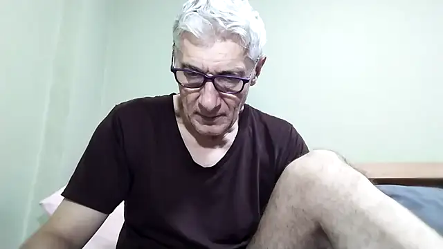 Snapshot of BIGUNCUTHARDCOCK chatting on October 31, 1:07 am BIGUNCUTHARDCOCK online show from October 31, 1:07 am