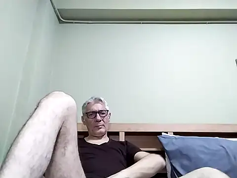 Snapshot of BIGUNCUTHARDCOCK chatting on October 20, 7:45 am BIGUNCUTHARDCOCK online show from October 20, 7:45 am