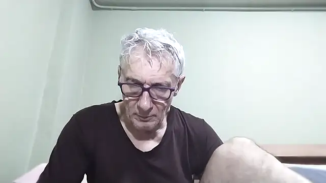 Snapshot of BIGUNCUTHARDCOCK chatting on November 1, 1:09 am BIGUNCUTHARDCOCK online show from November 1, 1:09 am