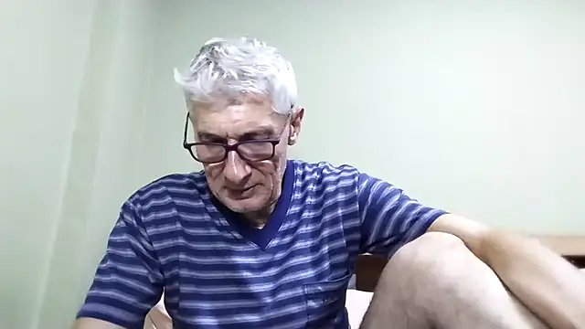 Snapshot of BIGUNCUTHARDCOCK chatting on October 26, 12:29 pm BIGUNCUTHARDCOCK online show from October 26, 12:29 pm