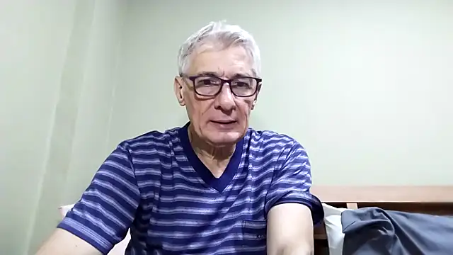 Snapshot of BIGUNCUTHARDCOCK chatting on October 28, 1:57 pm BIGUNCUTHARDCOCK online show from October 28, 1:57 pm