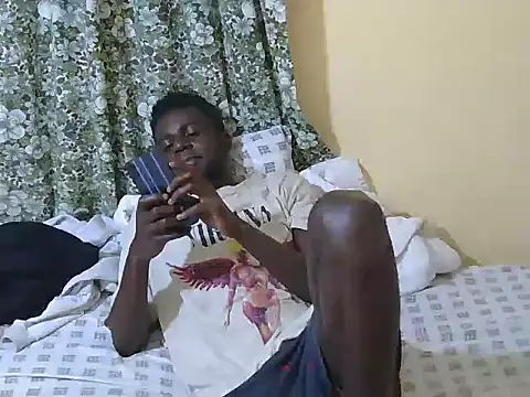 Snapshot of large_blackdick chatting on October 24, 7:37 pm large blackdick online show from October 24, 7:37 pm