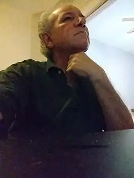 Snapshot of XXCUTHULU23 chatting on October 28, 5:43 am XXCUTHULU23 online show from October 28, 5:43 am