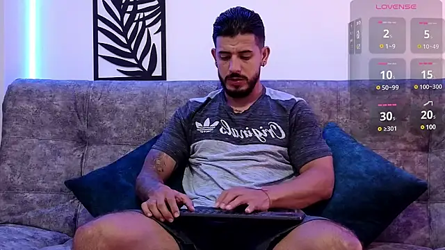 Snapshot of Bruno_Mattos chatting on December 3, 11:57 pm Bruno Mattos online show from December 3, 11:57 pm
