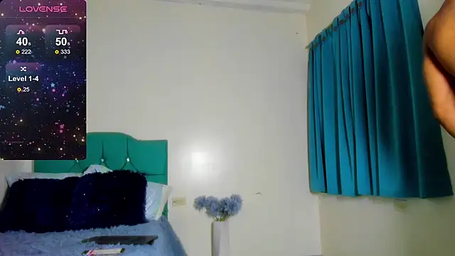 Snapshot of estebanlobo- chatting on December 9, 12:12 am estebanlobo- online show from December 9, 12:12 am