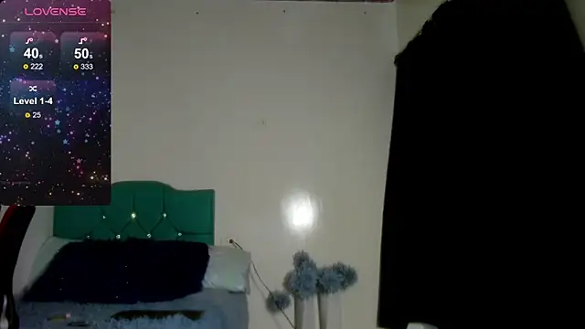 Snapshot of estebanlobo- chatting on December 17, 10:11 pm estebanlobo- online show from December 17, 10:11 pm