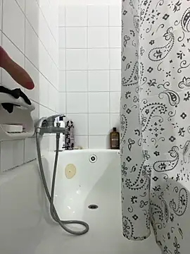 vinzpnr210 online show from March 12, 3:31 pm