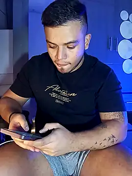 Snapshot of Naughty_Charly chatting on December 17, 8:10 pm Naughty Charly online show from December 17, 8:10 pm