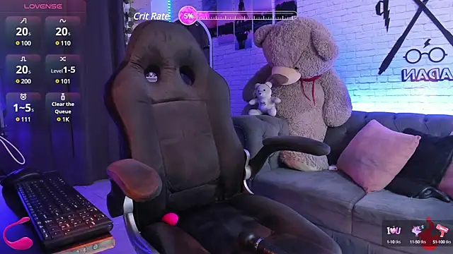 Snapshot of Naughty_Charly chatting on December 31, 3:31 pm Naughty Charly online show from December 31, 3:31 pm