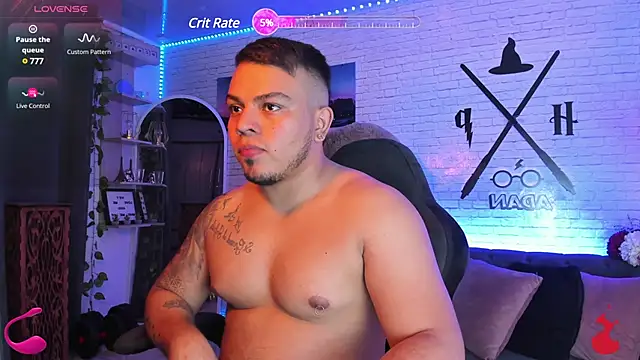 Snapshot of Naughty_Charly chatting on December 22, 6:15 pm Naughty Charly online show from December 22, 6:15 pm