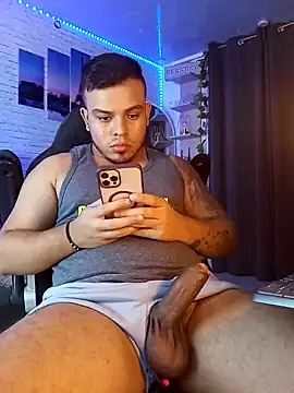 Snapshot of Naughty_Charly chatting on January 4, 10:13 pm Naughty Charly online show from January 4, 10:13 pm