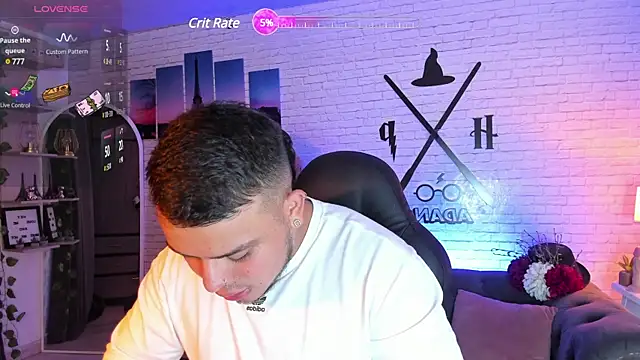 Snapshot of Naughty_Charly chatting on December 7, 4:36 pm Naughty Charly online show from December 7, 4:36 pm
