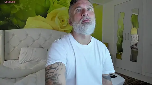 BlowMyXXL online show from April 2, 5:38 am