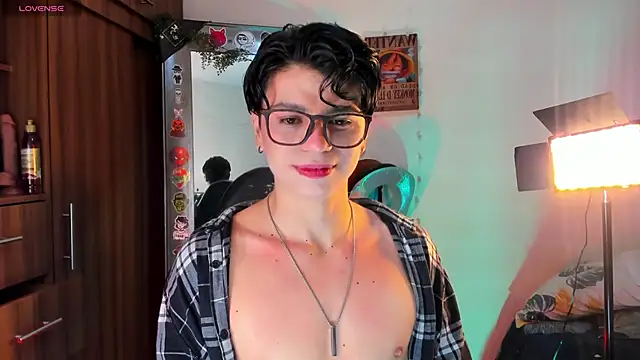 marckalexis online show from April 30, 1:34 am