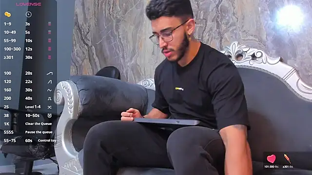 Snapshot of Liam_Kleiin chatting on February 20, 11:31 am Liam Kleiin online show from February 20, 11:31 am