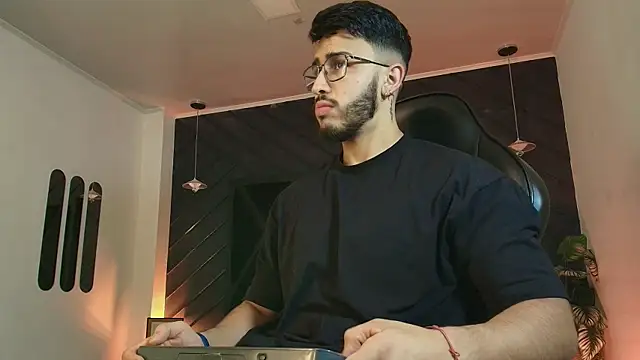 Liam Kleiin online show from April 27, 11:40 am