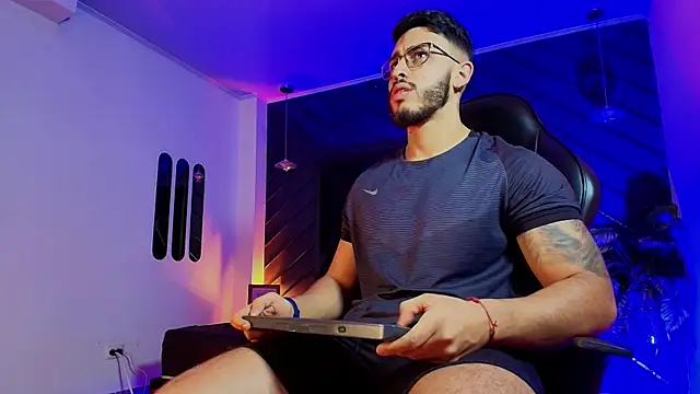 Liam Kleiin online show from April 28, 11:15 am