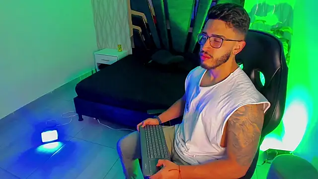 Liam Kleiin online show from December 18, 11:17 am