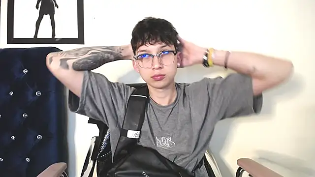  Thomas hot  online show from October 29, 1:19 am