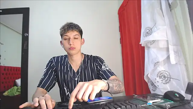  Thomas hot  online show from December 19, 4:57 pm